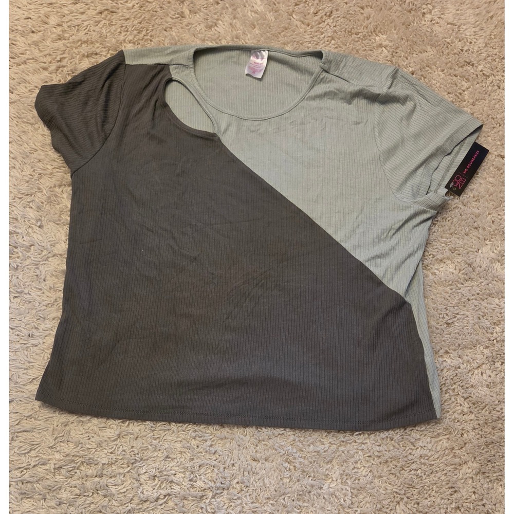 NWT No Boundaries Asymmetrical Color Black T-Shirt Women's Size XXXL Green